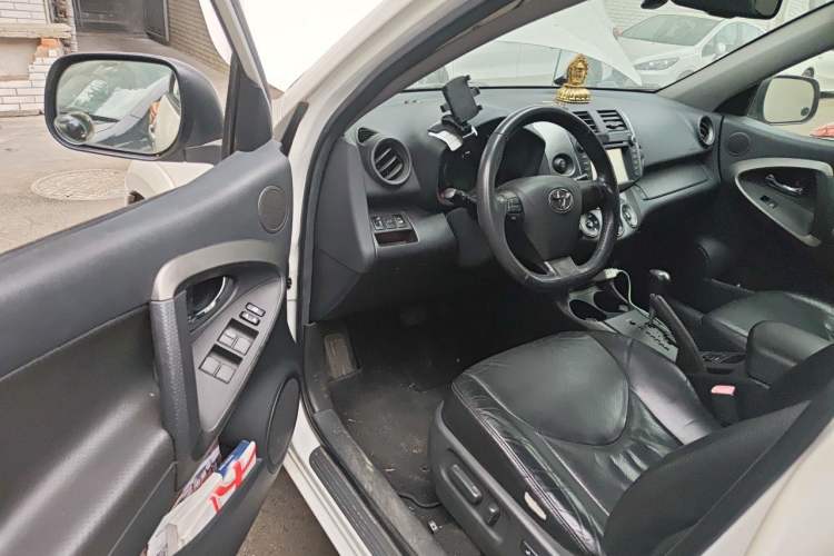 Used Toyota RAV4 2011 2.4L Automatic 4x4 Supreme Edition Driver Seat
