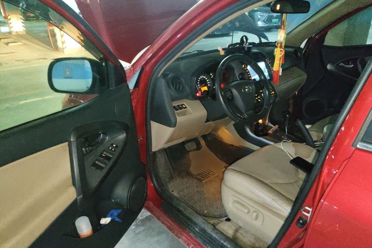 Used Toyota RAV4 2011 2.0L Automatic Luxury Edition Driver Seat