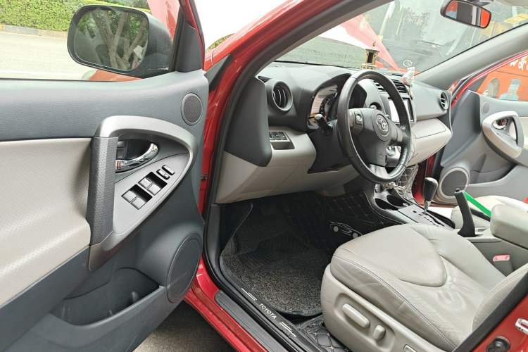 Used Toyota RAV4 2011 2.4L Automatic 4x4 Supreme Navigation Edition Driver Seat