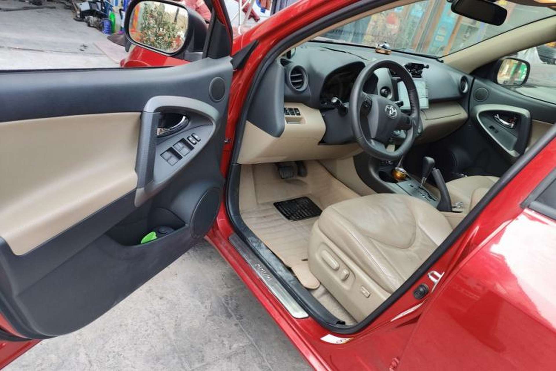 Used Toyota RAV4 2011 2.4L Automatic 4x4 Supreme Navigation Edition Driver Seat