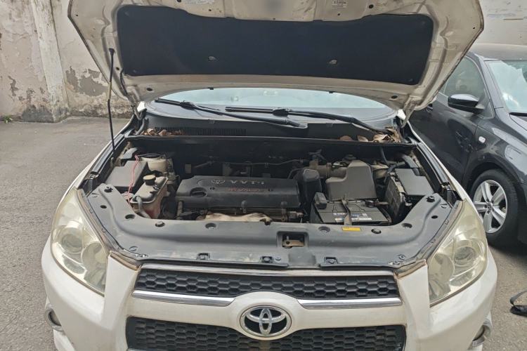 Used Toyota RAV4 2011 2.4L Automatic 4x4 Supreme Edition Engine Bay