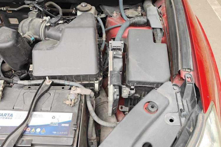 Used Toyota RAV4 2011 2.4L Automatic 4x4 Supreme Navigation Edition Engine Bay Left