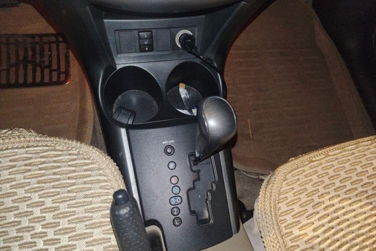 Used Toyota RAV4 2011 2.4L Automatic 4x4 Luxury Edition Gear Lever