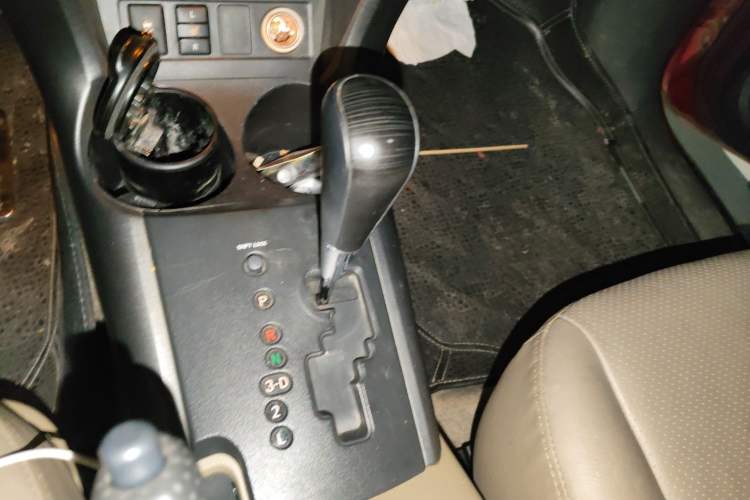 Used Toyota RAV4 2011 2.0L Automatic Luxury Edition Gear Lever