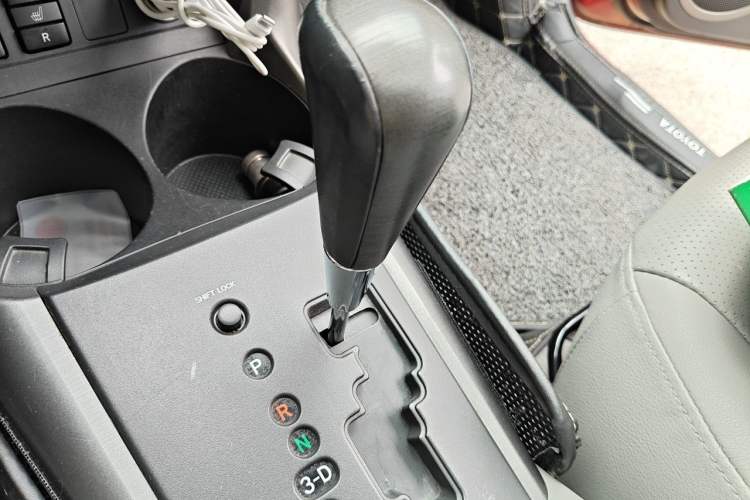 Used Toyota RAV4 2011 2.4L Automatic 4x4 Supreme Navigation Edition Gear Lever