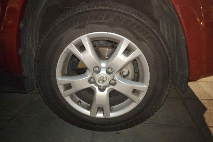 Used Toyota RAV4 2011 2.4L Automatic 4x4 Luxury Edition Right Front Wheel Hub
