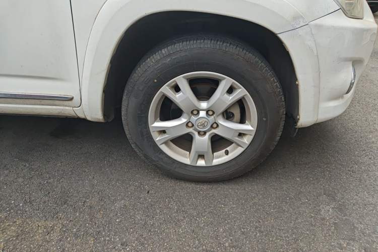 Used Toyota RAV4 2011 2.4L Automatic 4x4 Supreme Edition Right Front Wheel Hub