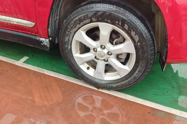 Used Toyota RAV4 2011 2.0L Automatic Classic Edition Right Front Wheel Hub