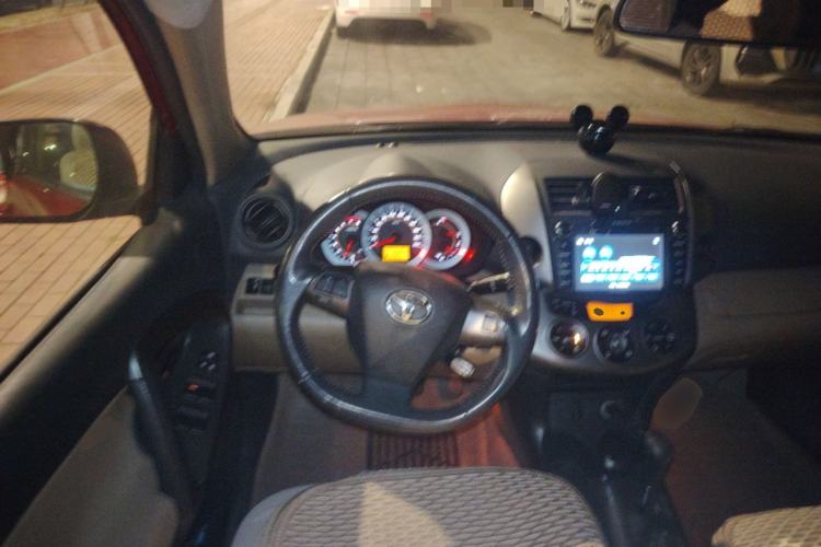 Used Toyota RAV4 2011 2.4L Automatic 4x4 Luxury Edition Steering Wheel