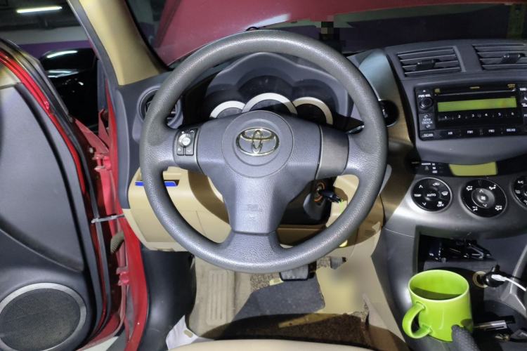 Used Toyota RAV4 2011 2.0L Automatic 4x4 Edition Steering Wheel