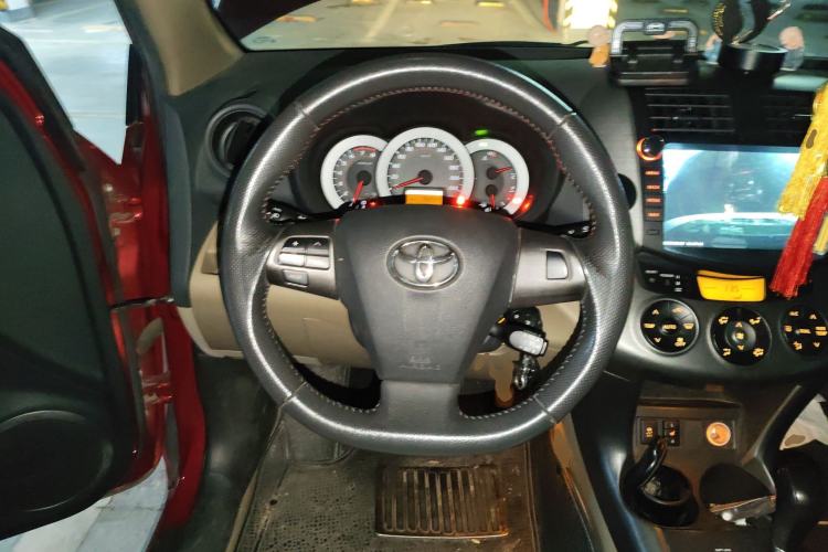 Used Toyota RAV4 2011 2.0L Automatic Luxury Edition Steering Wheel