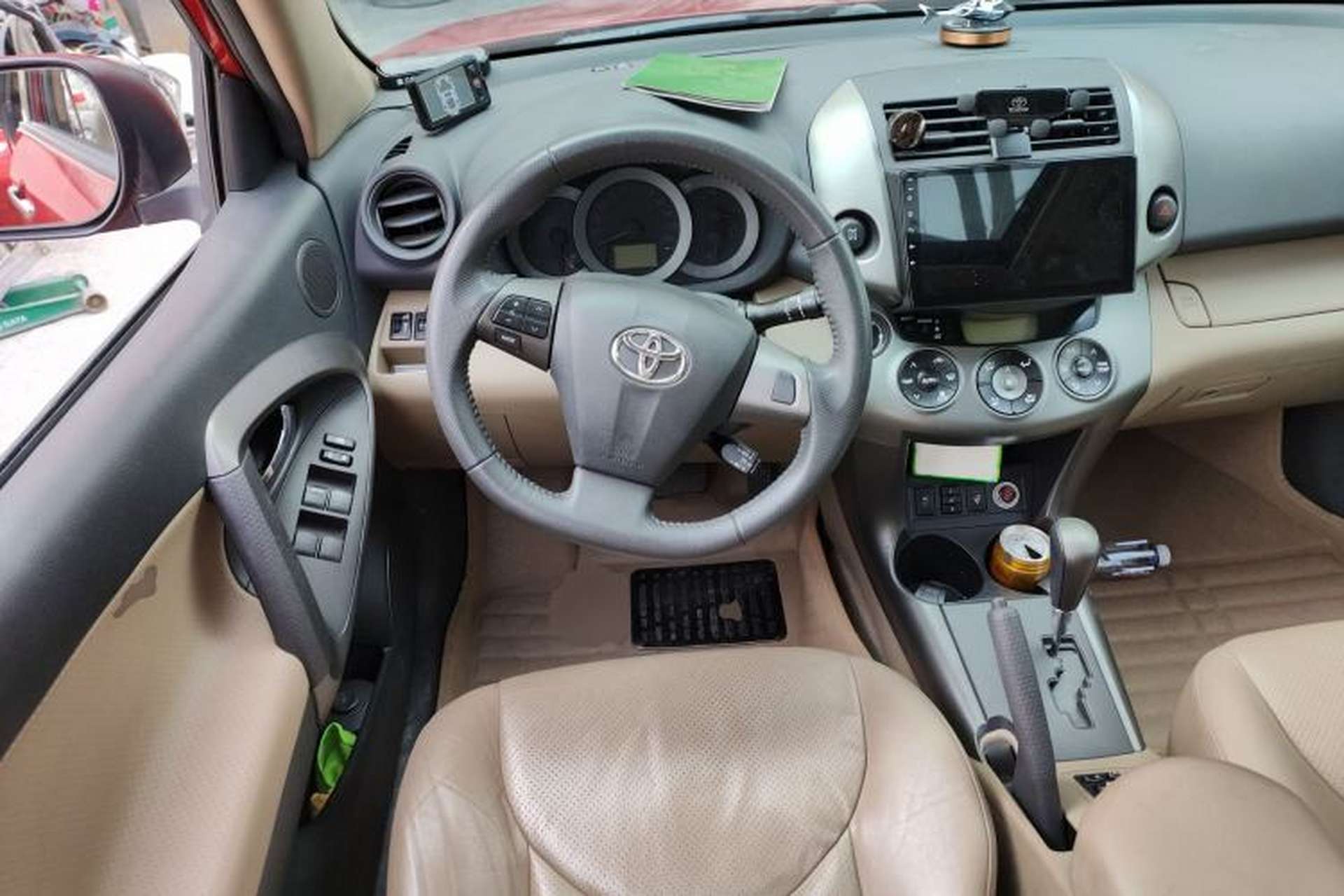 Used Toyota RAV4 2011 2.4L Automatic 4x4 Supreme Navigation Edition Steering Wheel
