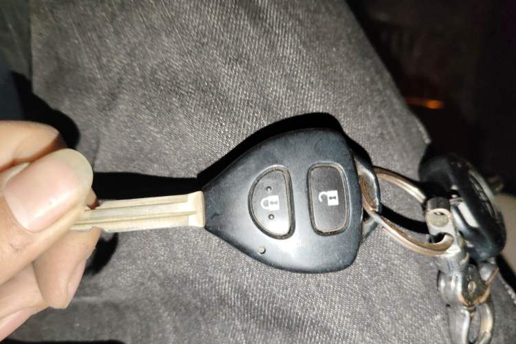 Used Toyota RAV4 2011 2.0L Automatic Luxury Edition Vehicle Key