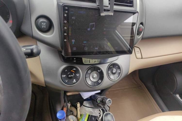Used Toyota RAV4 2011 2.0L Automatic 4x4 Edition Audio And AC Panel