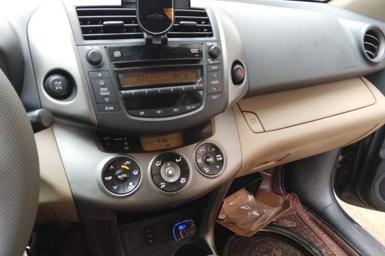 Used Toyota RAV4 2011 2.4L Automatic 4x4 Luxury Edition Audio And AC Panel