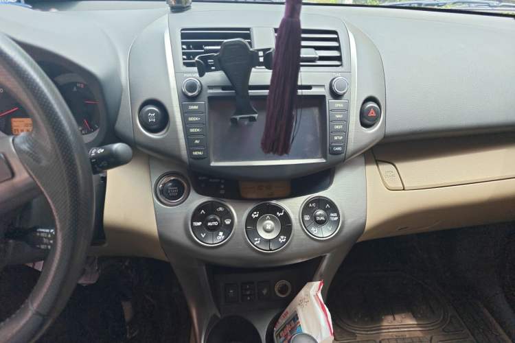 Used Toyota RAV4 2011 2.4L Automatic 4x4 Supreme Edition Audio And AC Panel