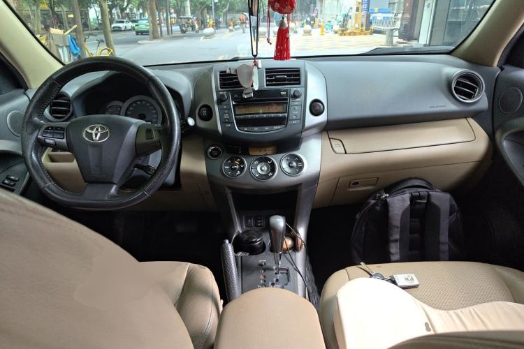 Used Toyota RAV4 2011 2.4L Automatic 4x4 Supreme Edition Center Console