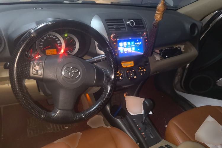 Used Toyota RAV4 2011 2.0L Automatic 4x4 Edition Center Console