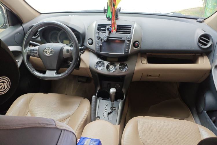 Used Toyota RAV4 2011 2.4L Automatic 4x4 Luxury Edition Center Console