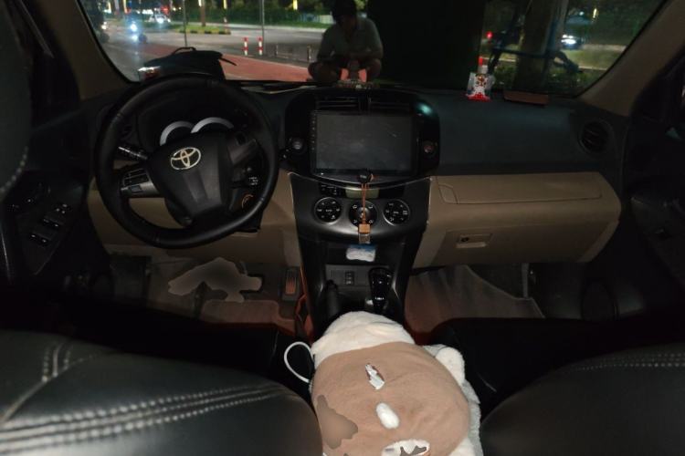 Used Toyota RAV4 2011 2.4L Automatic 4x4 Luxury Edition Center Console