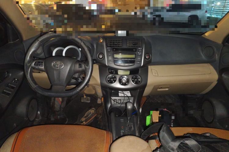 Used Toyota RAV4 2011 2.0L Automatic Luxury Edition Center Console
