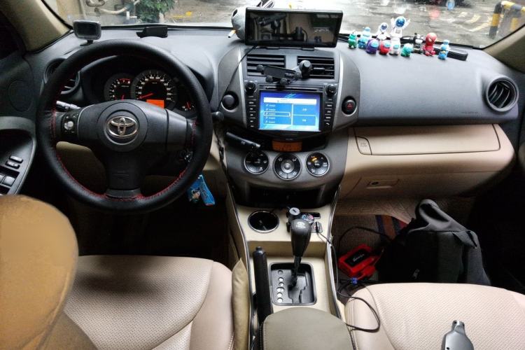 Used Toyota RAV4 2011 2.0L Automatic Classic Edition Center Console