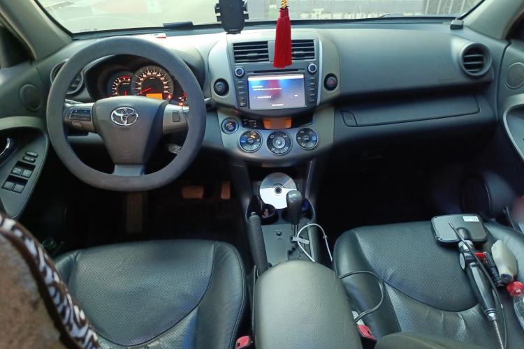 Used Toyota RAV4 2011 2.4L Automatic 4x4 Supreme Edition Center Console