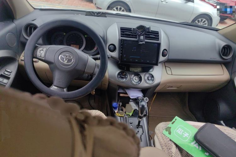 Used Toyota RAV4 2011 2.0L Automatic 4x4 Edition Center Console