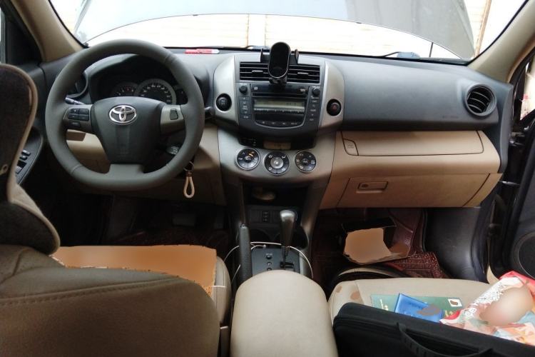 Used Toyota RAV4 2011 2.4L Automatic 4x4 Luxury Edition Center Console