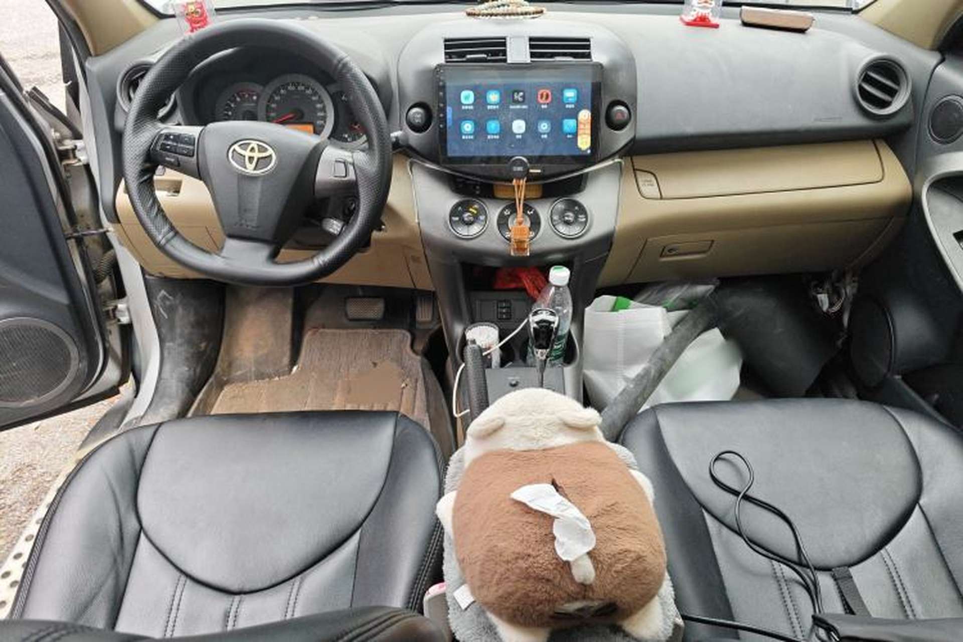 Used Toyota RAV4 2011 2.4L Automatic 4x4 Luxury Edition Center Console