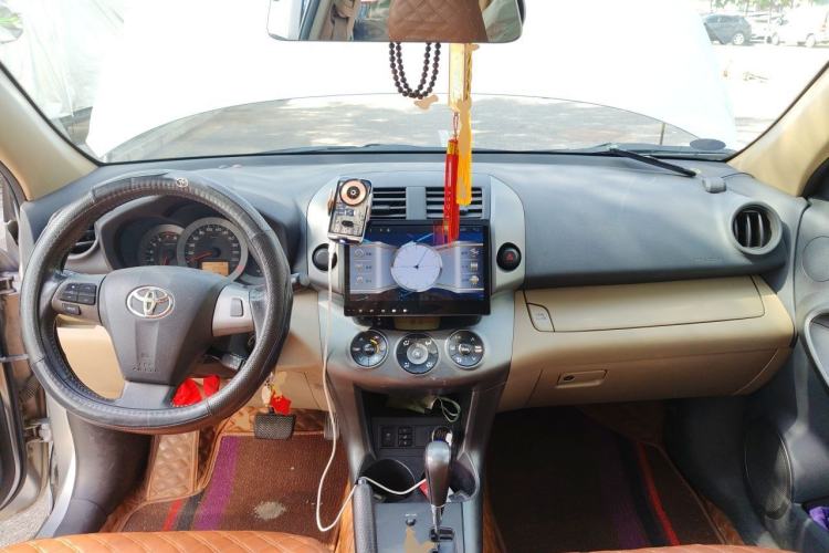 Used Toyota RAV4 2011 2.0L Automatic Luxury Edition Center Console
