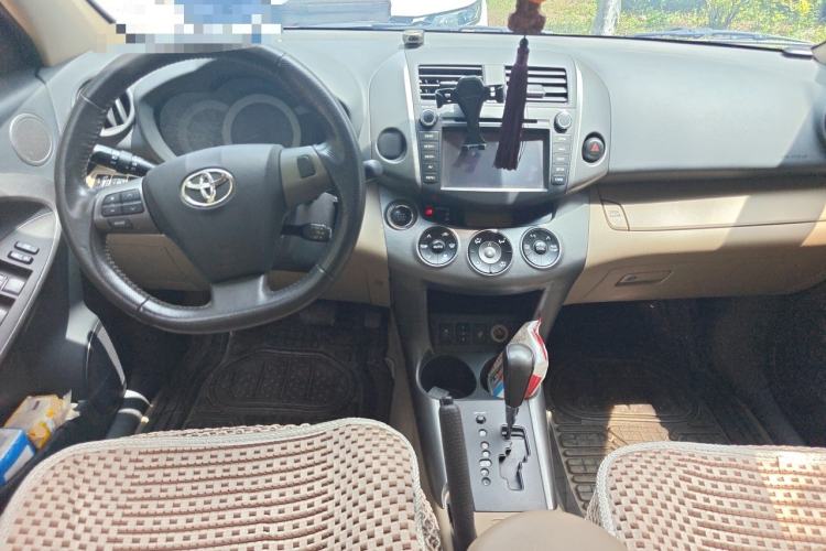 Used Toyota RAV4 2011 2.4L Automatic 4x4 Supreme Edition Center Console