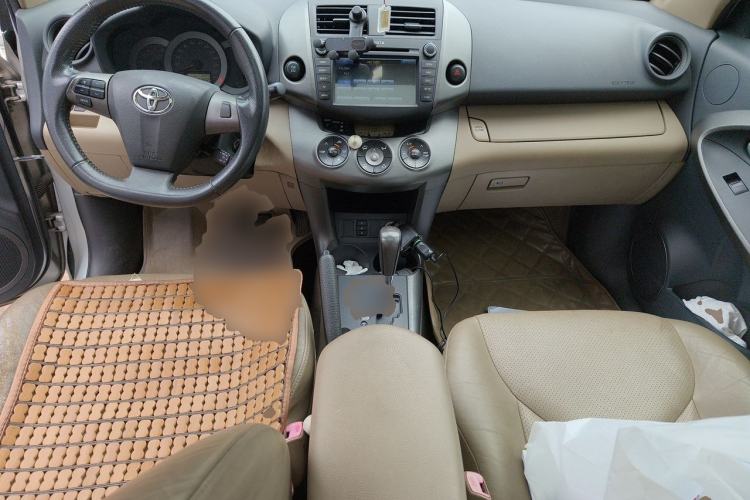 Used Toyota RAV4 2011 2.4L Automatic 4x4 Luxury Edition Center Console