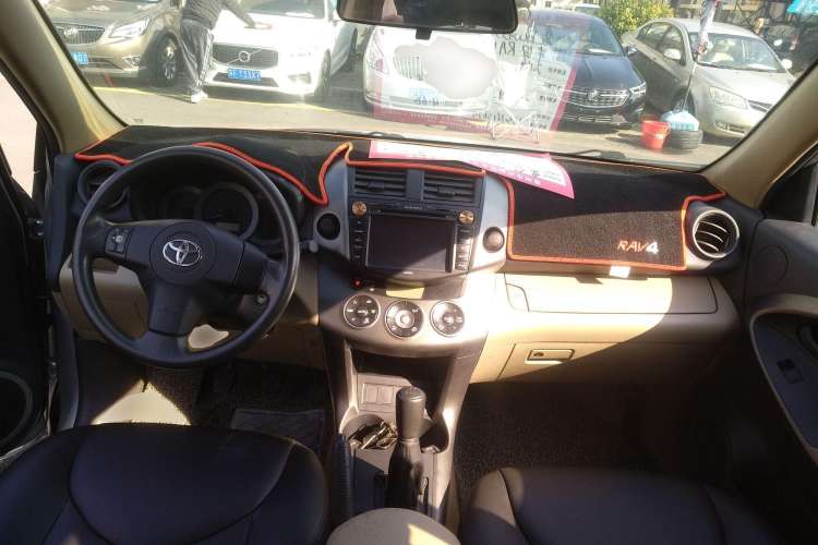 Used Toyota RAV4 2011 2.0L Manual Classic Edition Center Console