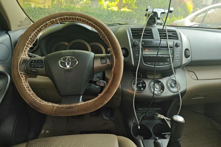 Used Toyota RAV4 2011 2.4L Manual 4x4 Luxury Edition Center Console