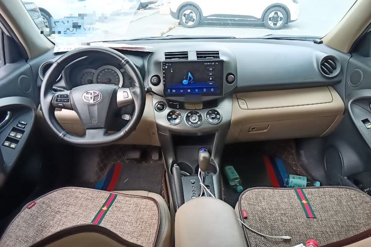 Used Toyota RAV4 2011 2.4L Automatic 4x4 Supreme Navigation Edition Center Console