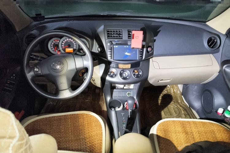 Used Toyota RAV4 2011 2.0L Automatic Classic Edition Center Console