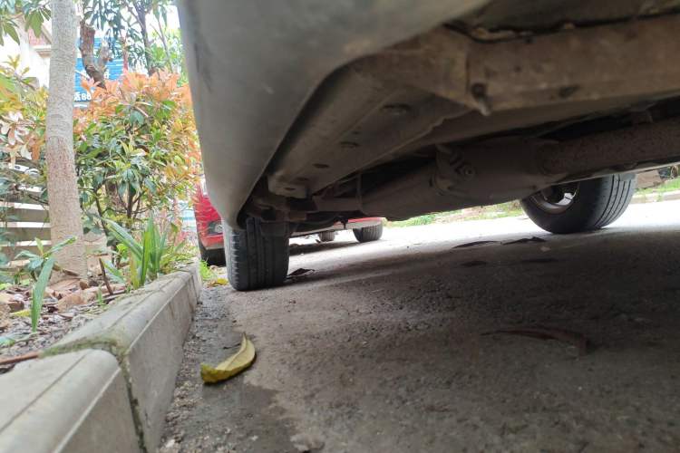 Used Toyota RAV4 2011 2.4L Automatic 4x4 Luxury Edition Chassis Front Right