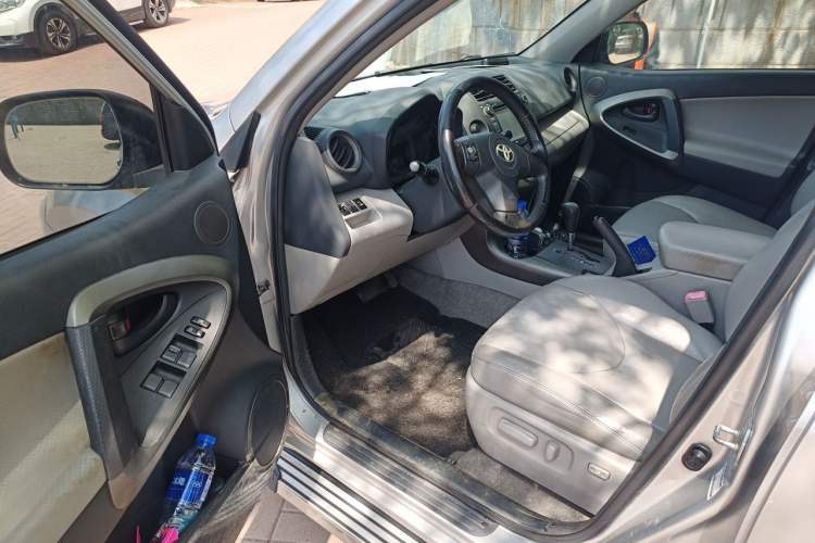 Used Toyota RAV4 2011 2.0L Automatic Luxury Edition Driver Seat