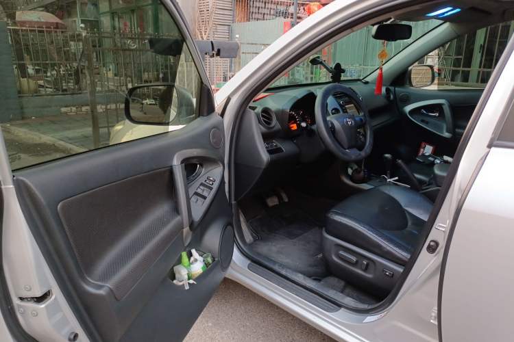Used Toyota RAV4 2011 2.4L Automatic 4x4 Supreme Edition Driver Seat
