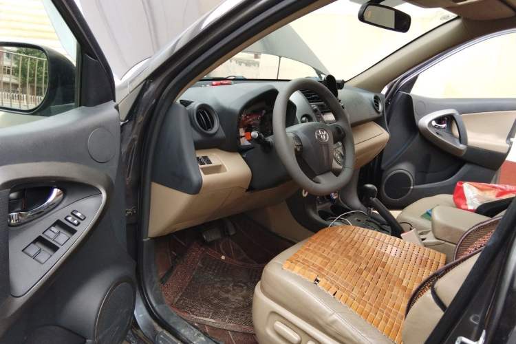Used Toyota RAV4 2011 2.4L Automatic 4x4 Luxury Edition Driver Seat
