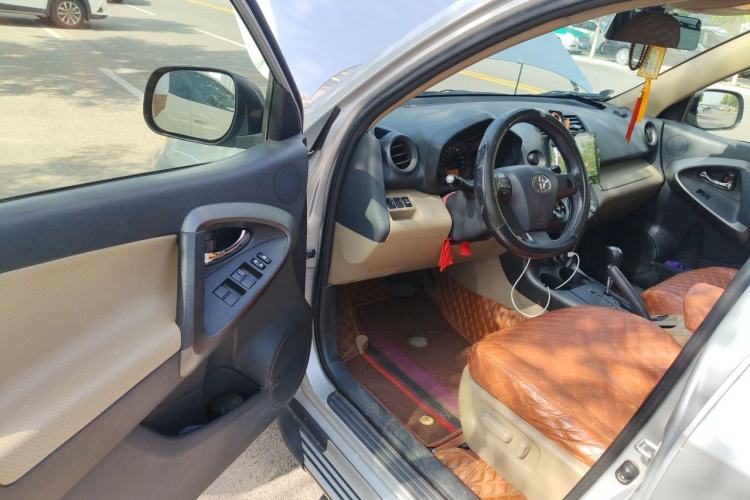 Used Toyota RAV4 2011 2.0L Automatic Luxury Edition Driver Seat