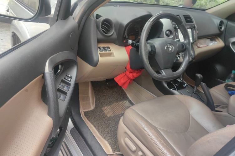Used Toyota RAV4 2011 2.0L Automatic Luxury Edition Driver Seat
