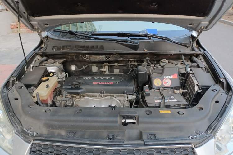 Used Toyota RAV4 2011 2.4L Automatic 4x4 Supreme Edition Engine Bay
