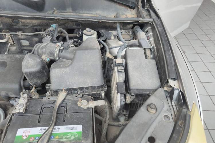 Used Toyota RAV4 2011 2.4L Automatic 4x4 Luxury Edition Engine Bay Left