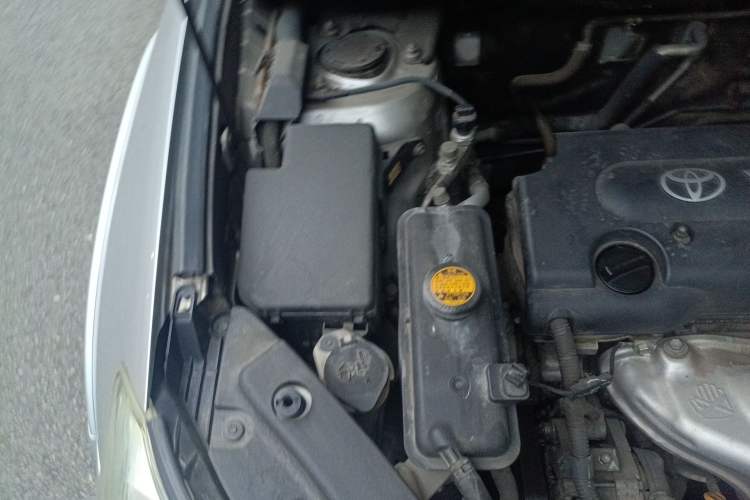 Used Toyota RAV4 2011 2.4L Automatic 4x4 Luxury Edition Engine Bay Right