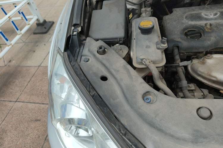 Used Toyota RAV4 2011 2.4L Automatic 4x4 Luxury Edition Engine Bay Right