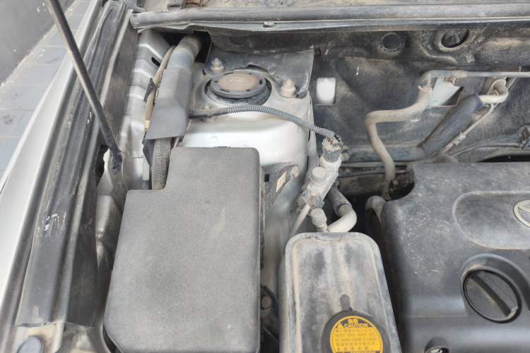 Used Toyota RAV4 2011 2.4L Automatic 4x4 Luxury Edition Engine Bay Right