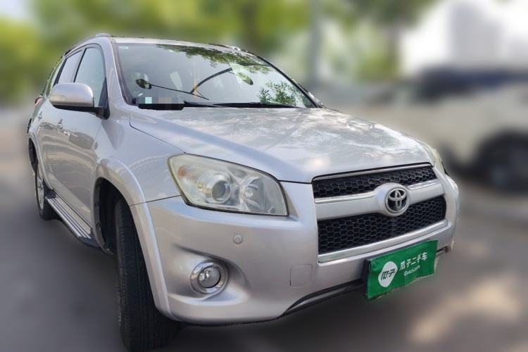 Used Toyota RAV4 2011 2.0L Automatic Luxury Edition Front Right 45 Deg