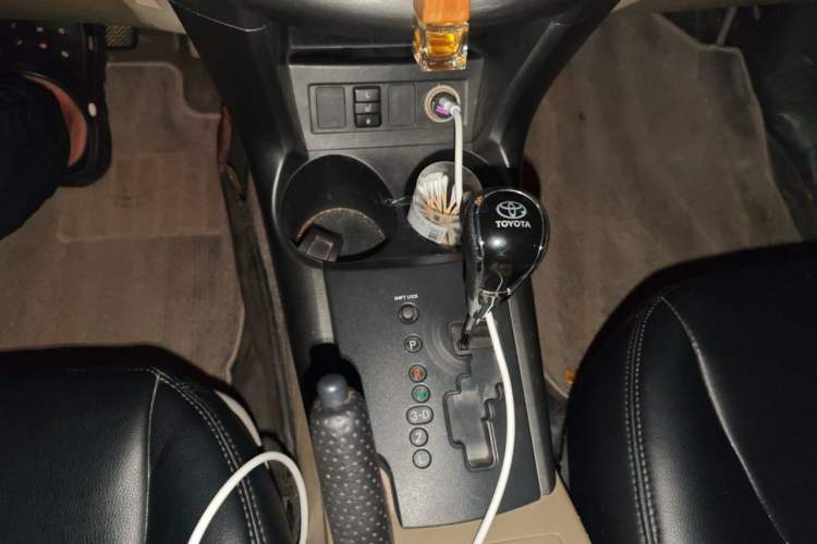 Used Toyota RAV4 2011 2.4L Automatic 4x4 Luxury Edition Gear Lever